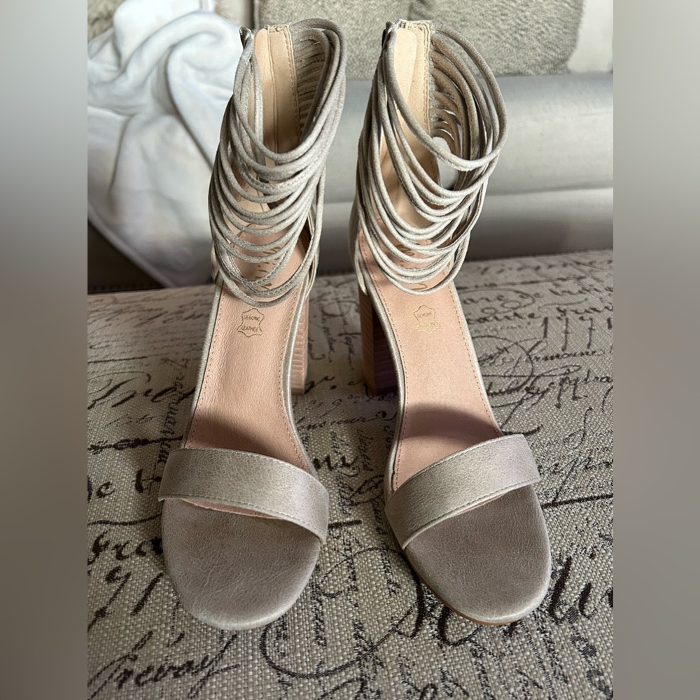 Mi.iM Strappy Heels NWOT Size 8.5